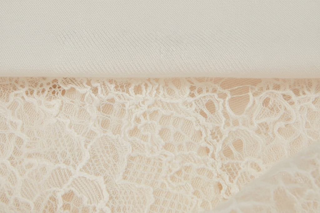 Íntima Lace Longsleeve Top