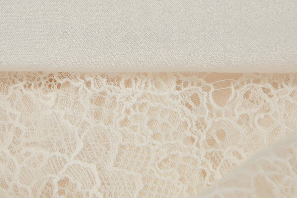 Íntima Lace Longsleeve Top