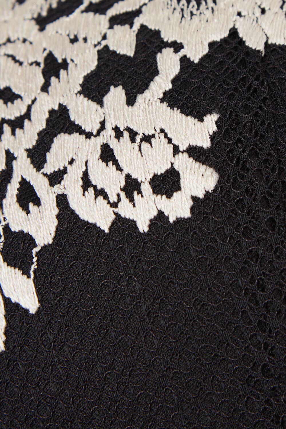 Íntima Lace Balconette Bra